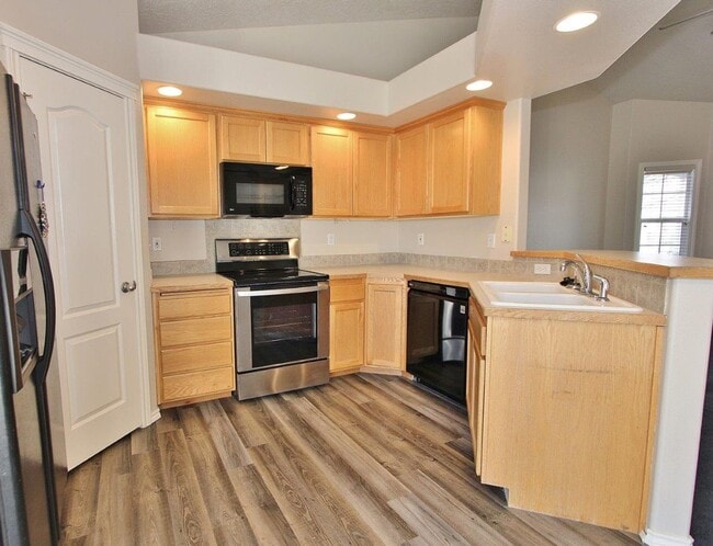 Building Photo - Clean home in Quiet Neighborhood