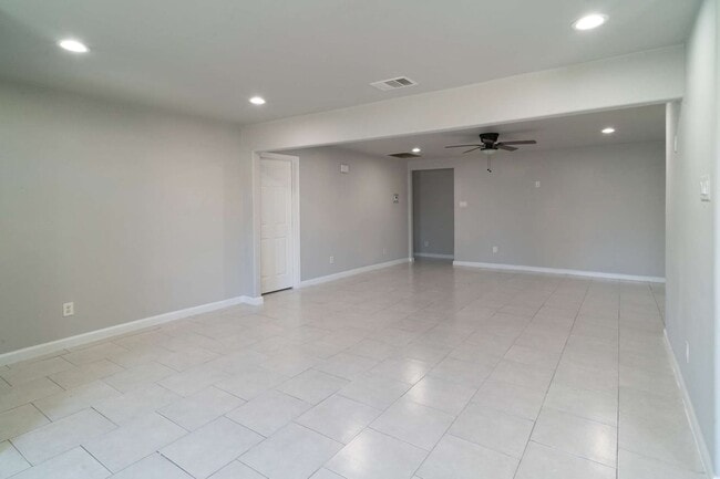 Building Photo - 11623 Rowan Ln