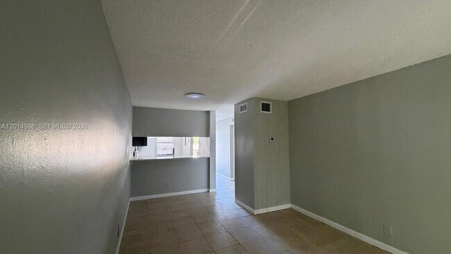 Building Photo - 4010 Lakeside Dr