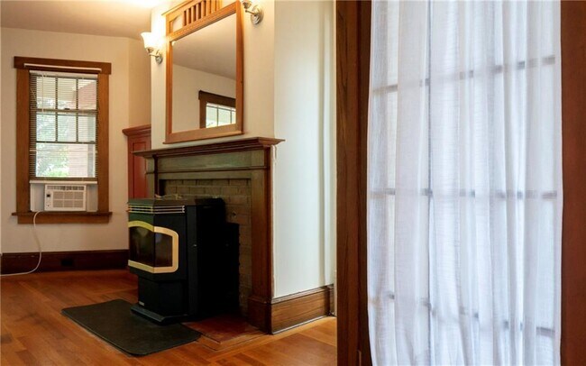 Building Photo - 446 Broadway