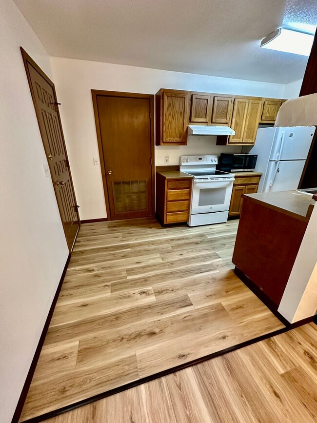 Building Photo - 3 Bedroom Home for Rent in North Pole!