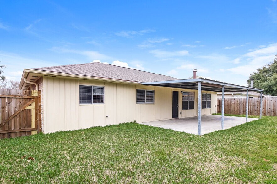 Building Photo - 9938 Shell Rock Rd