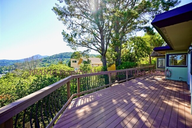 Building Photo - "Charming 3-Bedroom Sanctuary in San Rafael – Spacious 2,250 Sq Ft Home with 2 Full Baths!"