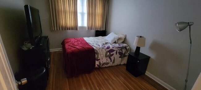 Building Photo - 117 N Brookfield Rd