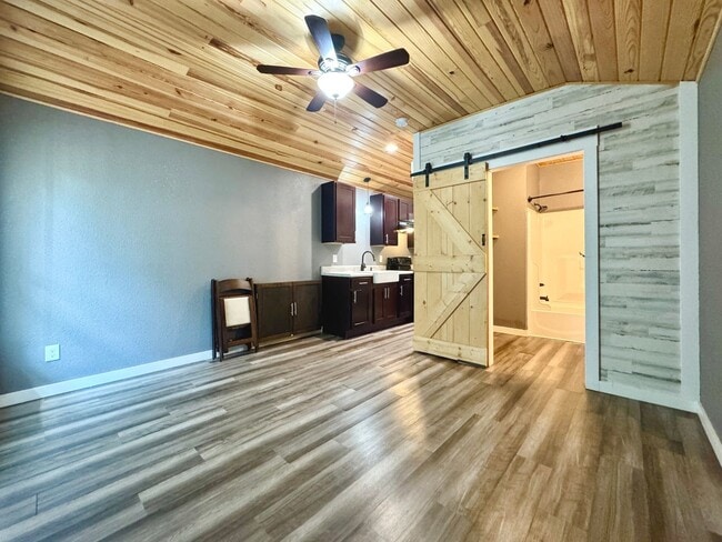 Building Photo - 1 Bedroom/1 Bathroom Tiny Home Cottage in ...