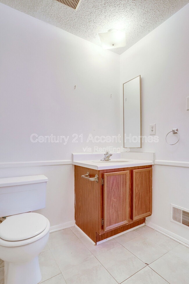 Building Photo - 5328 Larochelle Ct