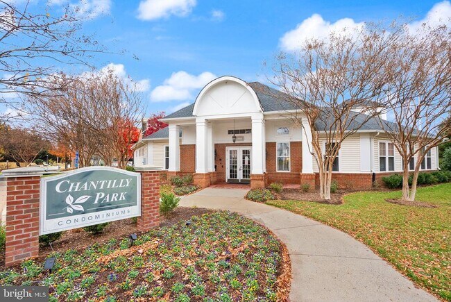 Building Photo - 3840 Lightfoot St