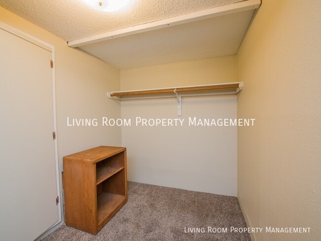 Building Photo - 8607 N Leonard St