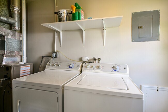 Building Photo - 8 Clarke St