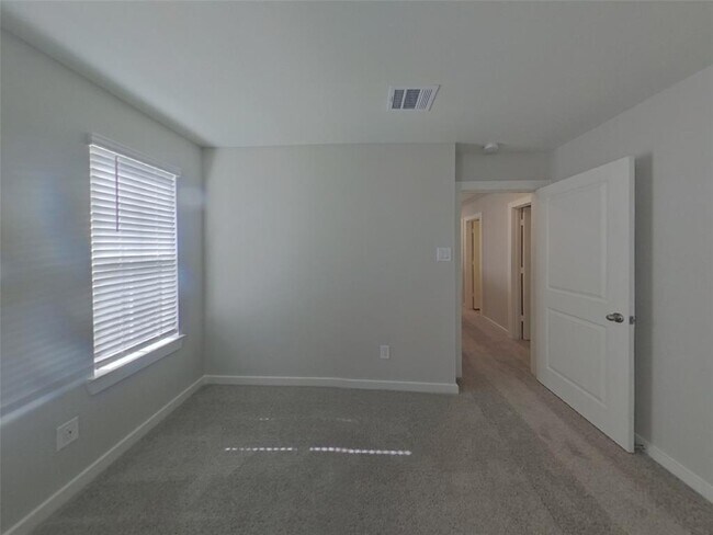 Building Photo - 9835 Willow Creek Commerce Dr