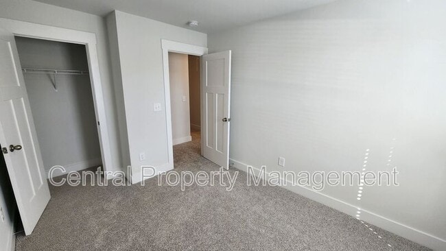 Building Photo - 143 Dalmatian Dr