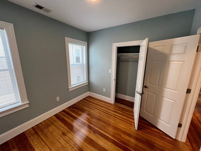 Building Photo - Porter Square Closest train = Porter Squar...