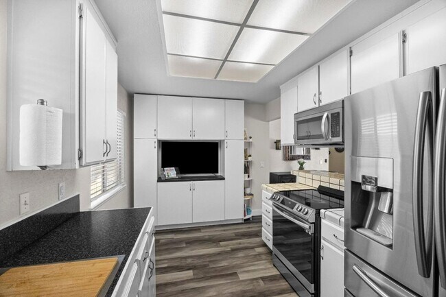 Building Photo - 930 Apple Ct