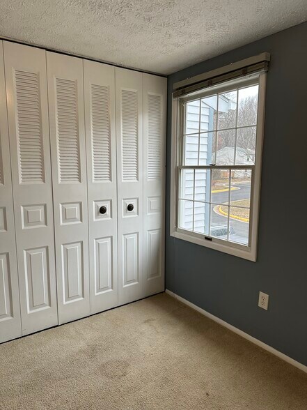 Building Photo - 8018 Grandview Ct