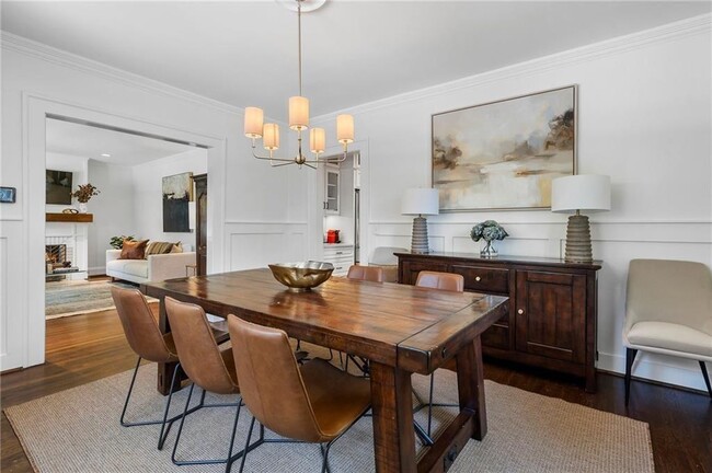 Building Photo - 663 Yorkshire Rd NE