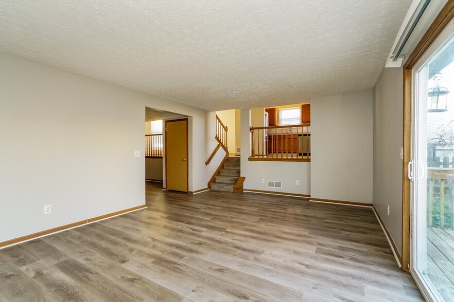 Building Photo - 3294 Bellowind Dr