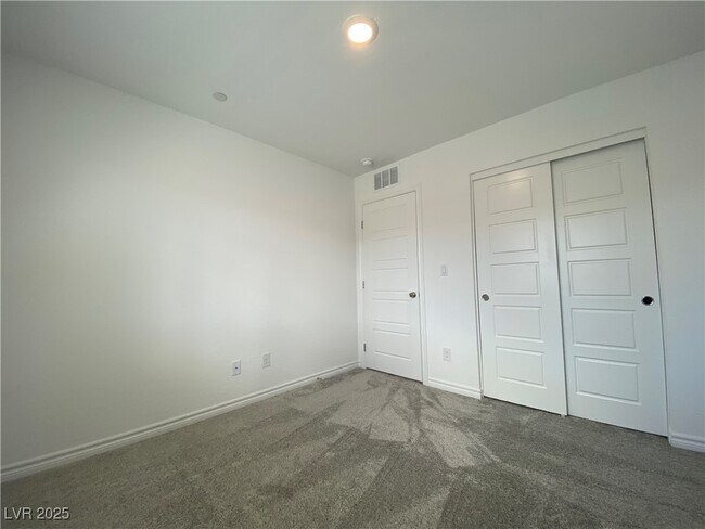 Building Photo - 6148 Foxes Dl St