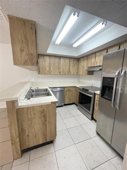 Building Photo - 3255 Bloomingdale Villas Ct