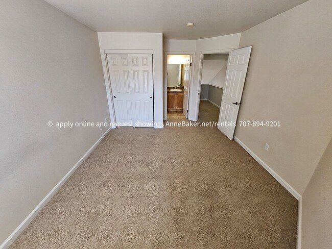 Building Photo - Close to Shopping Cloverdale 2 Bedroom Available Now