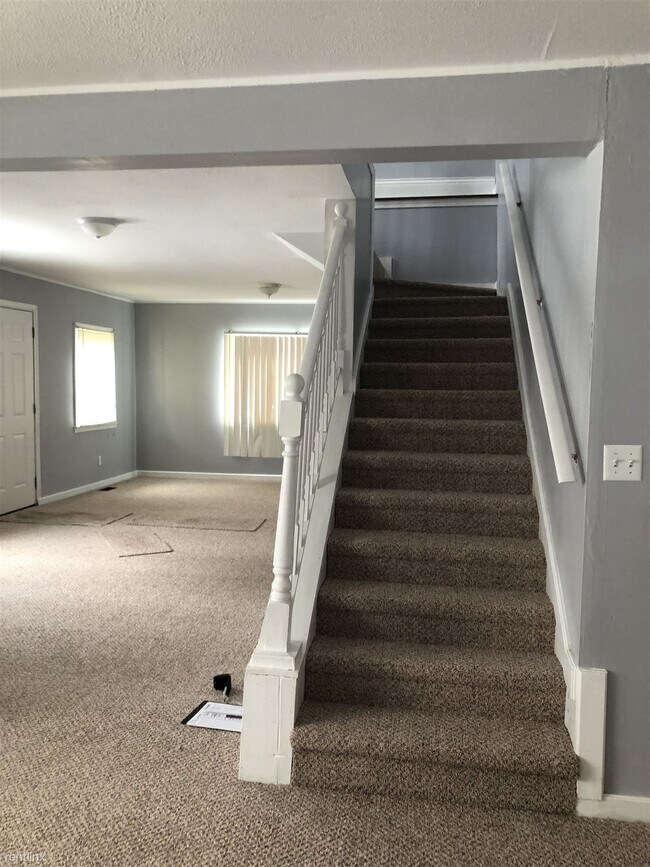 Building Photo - 4 br, 1 bath House - 1303 Throop St