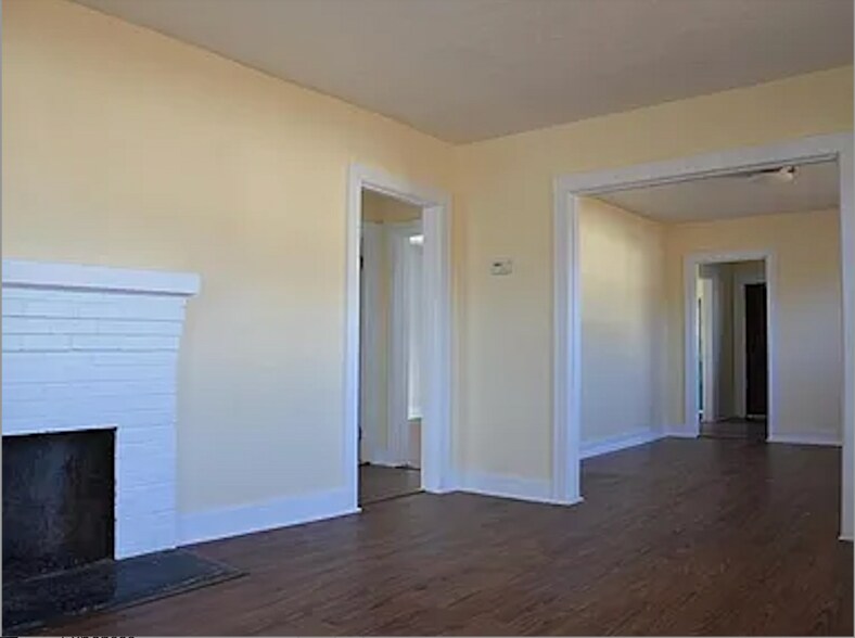 Living room and dining room - 1509 Layman St
