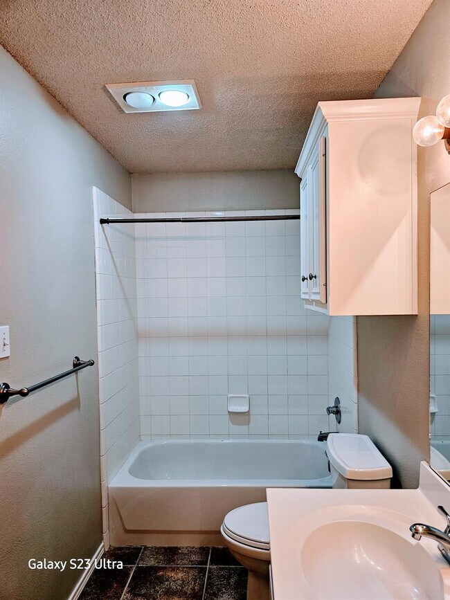 Building Photo - 9804 Ironton Ave