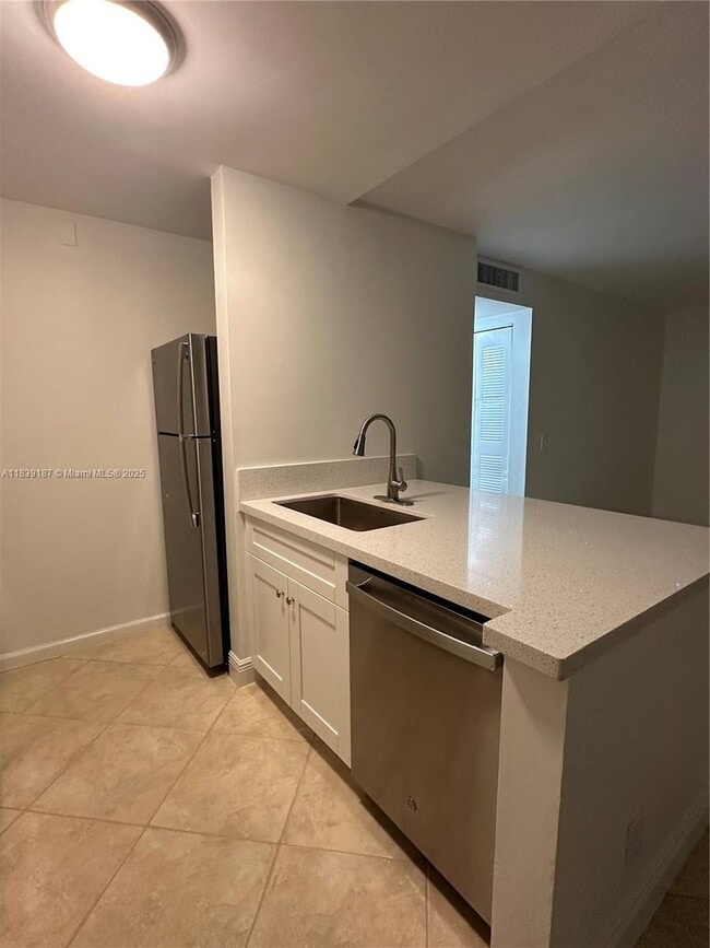 Building Photo - 801 Meadows Cir