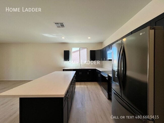 Building Photo - 1536 E Elegante Dr