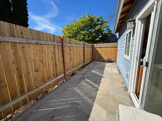 Building Photo - Charming 1-bedroom, 1-bathroom house