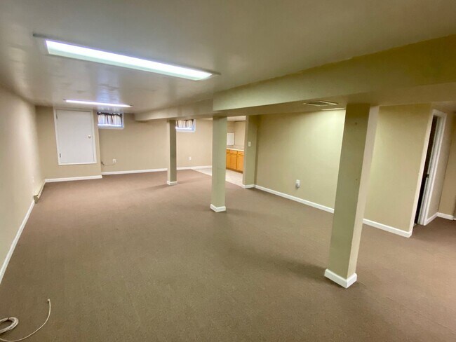 Building Photo - Charming 3Bedroom/2Bathroom Detached Home ...
