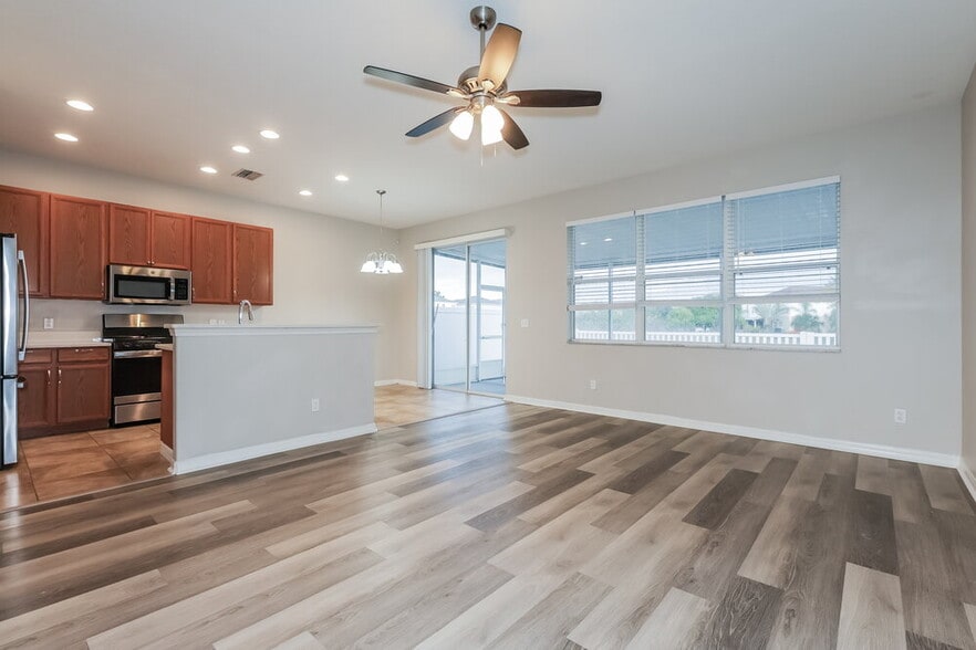 Building Photo - 11171 Golden Silence Dr