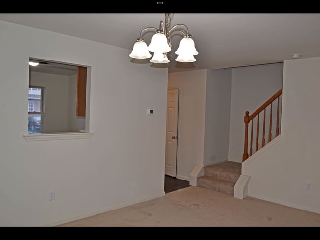 Building Photo - Beautiful townhome in Exeter Schools
