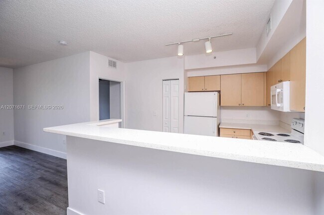 Building Photo - 8050 N Nob Hill Rd