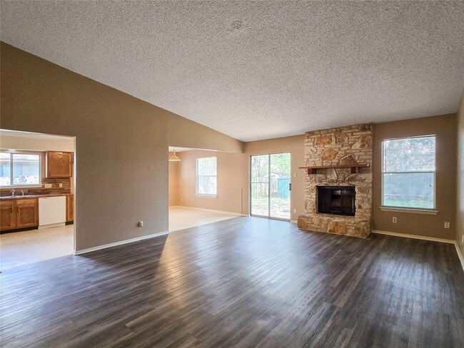 Building Photo - 12111 Saxony Ln