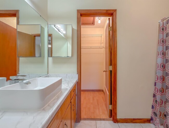 Building Photo - 1104 Greentree Ct