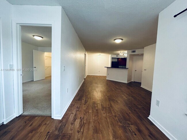 Building Photo - 12980 Vista Isles Dr