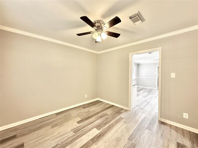 Building Photo - 5818 Birchmont Dr
