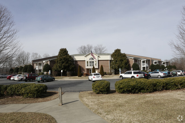 Primary Photo - Overlook Apartments