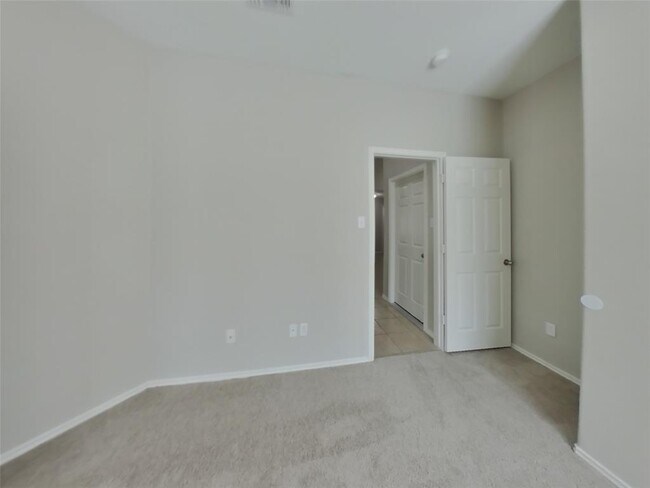 Building Photo - 347 Foster Ln