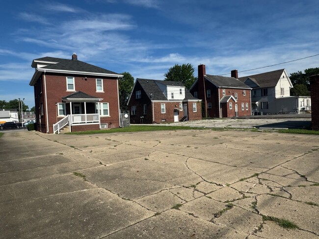 Building Photo - Old Charm, New Shine — Spacious 4 Bed Home...