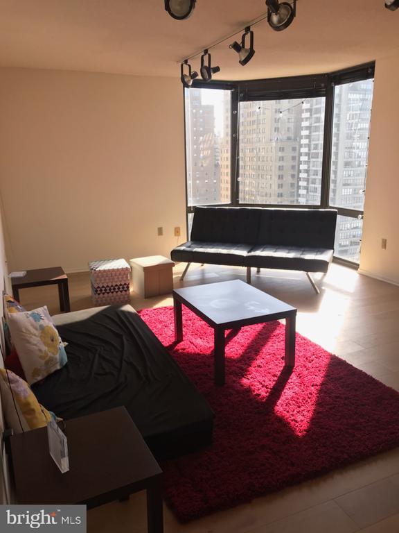 Building Photo - 2020 Walnut St