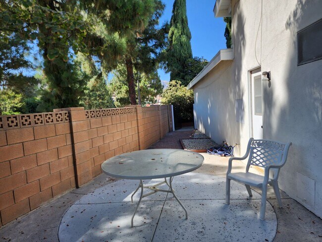 Building Photo - Duggan Property Management, Inc presents, Gorgeous home in Porter Ranch On Braemore Rd.