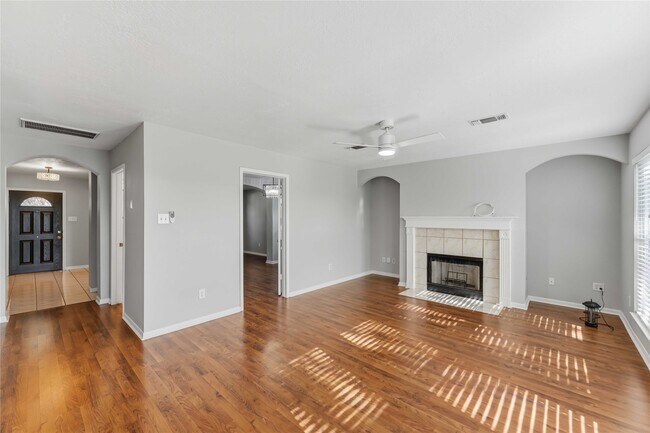 Building Photo - 3111 Glenwood Dr