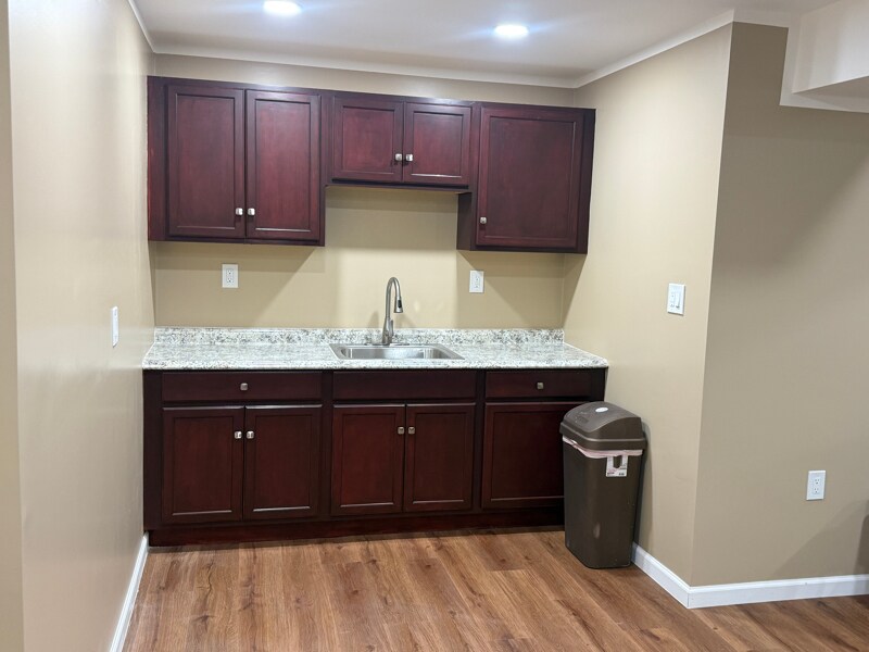 Building Photo - 352 Reserve Ln