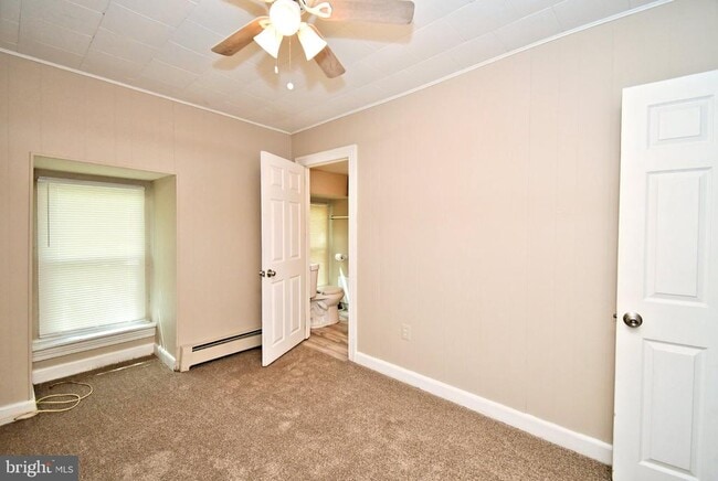 Building Photo - 563 King St