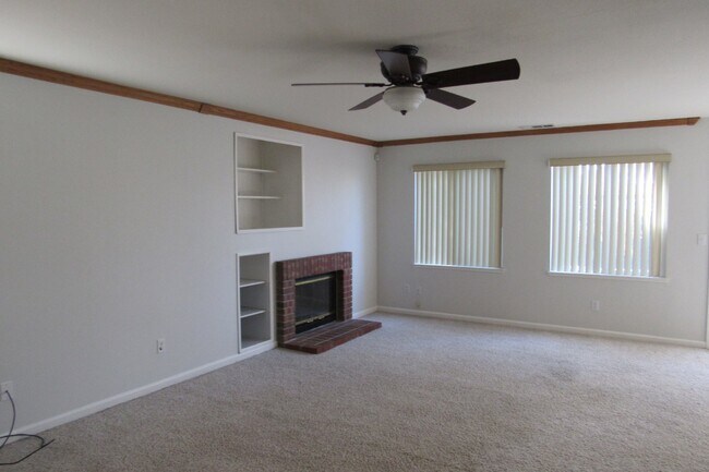 Building Photo - Beautiful 4 Bed/3 Bath Tracy Home with Pool and Fresh Paint