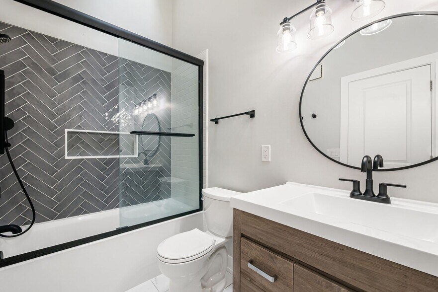 Building Photo - 38887 Country Cir