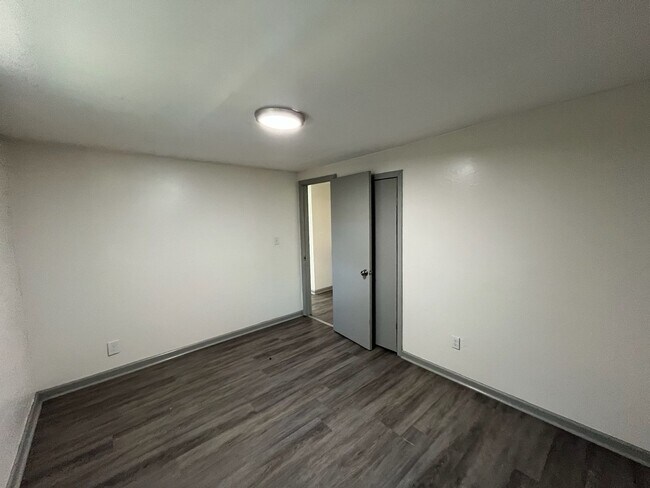 Building Photo - First Place South 1009