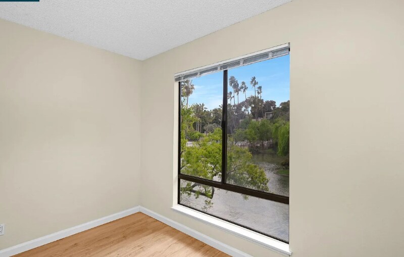 Building Photo - 202 N Civic Dr