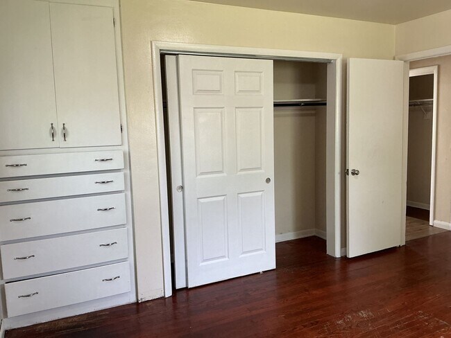 Building Photo - 2 Bedroom ranch style Single Family Home